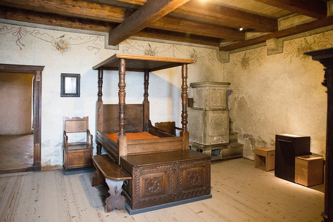 Chillon Castle Entrance Ticket in Montreux - The Dukes of Savoy story: what to focus on during your walk