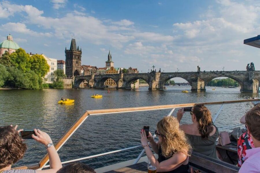 City Sightseeing Prague HOHO Bus, Castle Tour + River Cruise - Audio Guide in 25 Languages + Free Wi‑Fi: Use It Like a Local