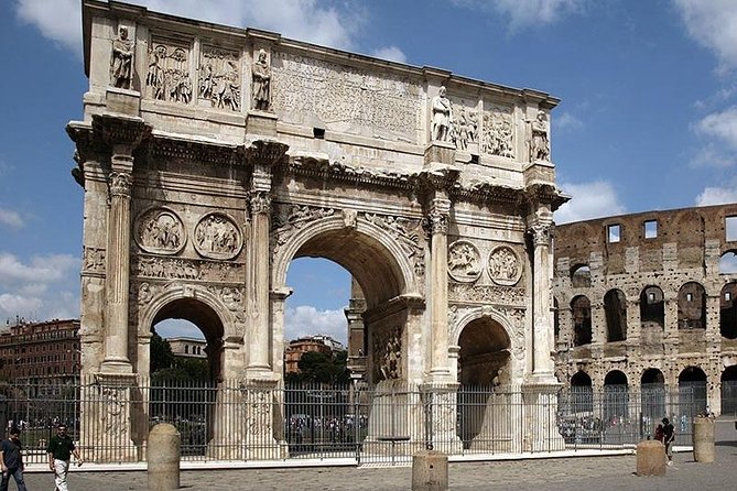 Colosseum Arena tour with Roman Forum and Cesar's Palace - Start at the Arch of Constantine, finish in the Roman Forum center