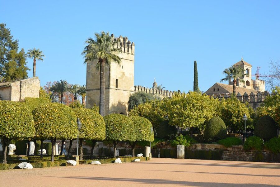 Cordóba: Gardens & Fortress of Catholic Monarchs Guided Tour - First Steps: Meeting at Avenida del Alcázar by the River