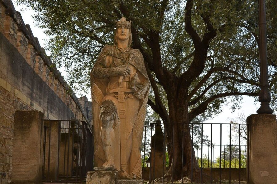 Cordóba: Gardens & Fortress of Catholic Monarchs Guided Tour - Who Should Book This Tour?