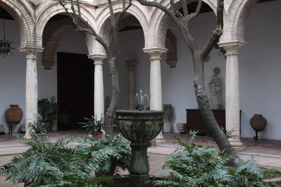 Córdoba: Viana Palace Gardens and Patios Entry Ticket - The palace interior: what your ticket does and doesn’t include