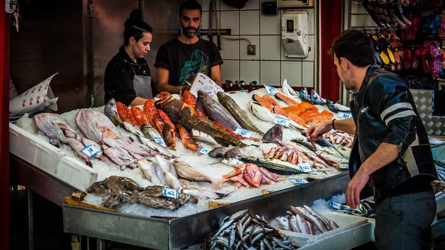 Crete: Knossos Palace, Heraklion City, Market Guided Tour - Heraklion’s historic sights: Venetian Harbor, Koules, and the old market energy