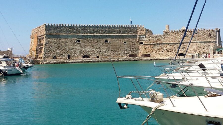 Crete: Knossos Palace & Heraklion Guided Tour - The Day’s Flow: How Pickup and Transport Affect Your Comfort