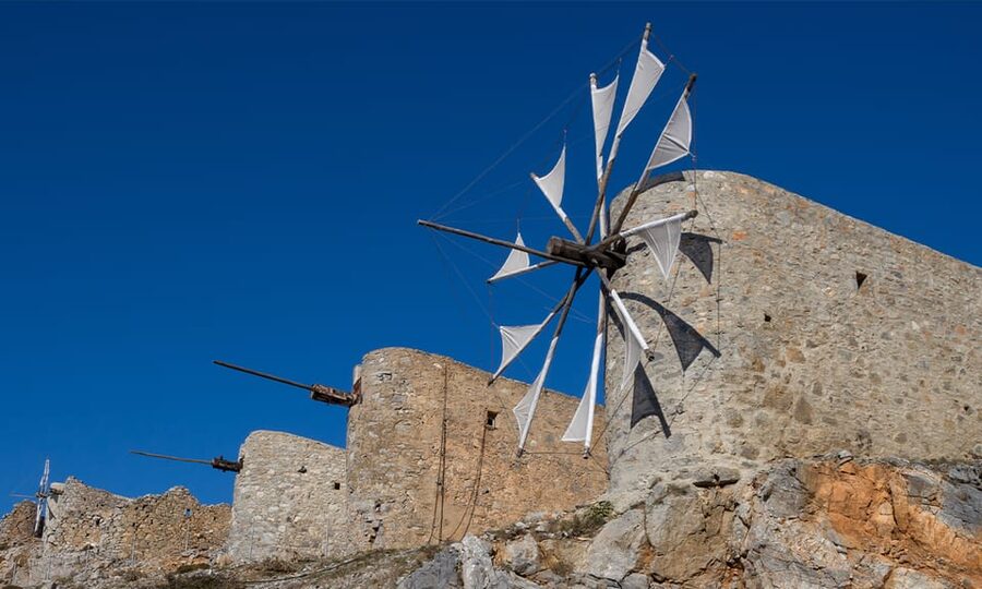Crete: Lasithi Plateau & Knossos Palace Day Trip - Lasithi Plateau views: windmills that still shape the day