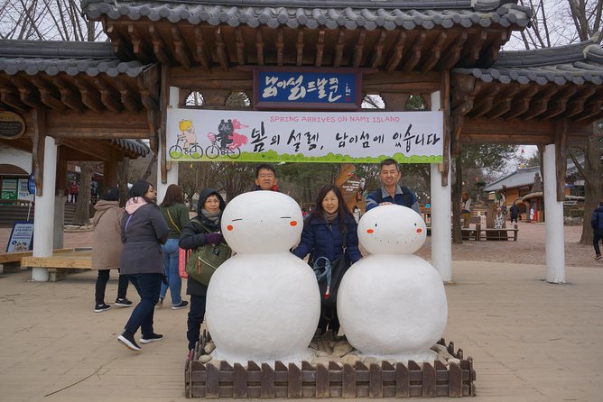 Customized Private Seoul tour: Palace, Market etc(Airport Option) - Airport option and layovers: how to make the timing stress-free
