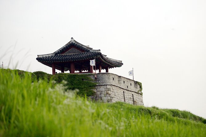 Day Trip to UNESCO: Suwon Fortress Adventure from Seoul - Hwaseong Haenggung Palace: war-time refuge with royal purpose
