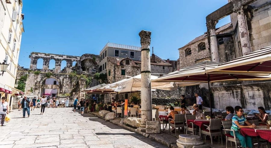 Diocletian's Palace and Old Town SMALL GROUP Walking Tour - Starting at the Golden Gate: The Fastest Way to Get Your Bearings