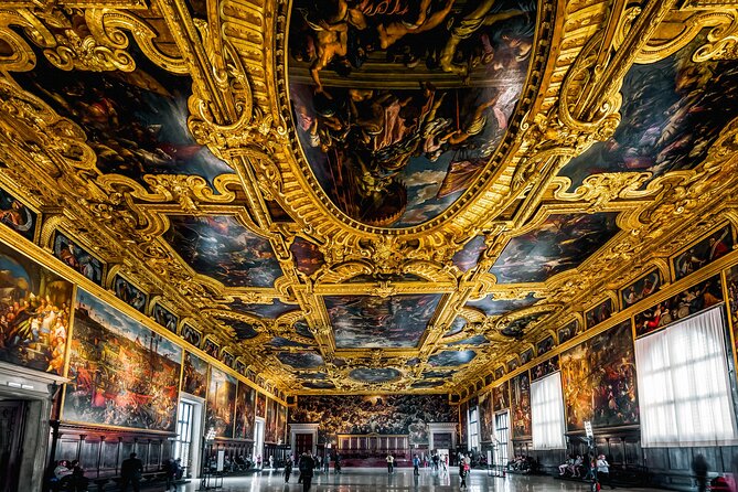 Doge's Palace and St Mark's Basilica Fast-Track Tour in Venice - Piazza San Marco first: getting your bearings quickly