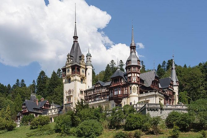 Dracula and Peles Castles Premium Tour with Hotel pick-up - Monday and Tuesday Twist: Rasnov Medieval Citadel Instead of Peles