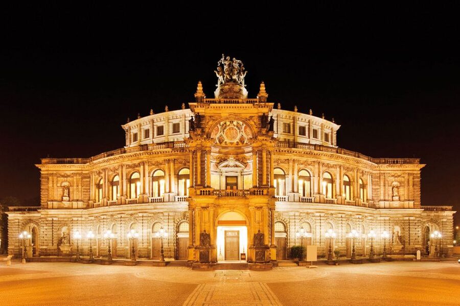 Dresden: Semperoper and Royal Castle - Inside the Semperoper: Italian High Renaissance style you can walk through