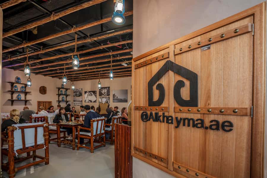 Dubai: Abu Dhabi Day-Trip Grand Mosque, Royal Palace & Lunch - Corniche passing views and Emirates Palace: quick hits with big branding