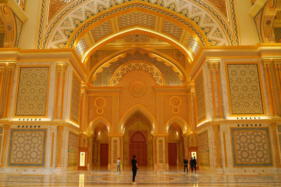 Dubai: Abu Dhabi Grand Mosque, Palace, and Heritage Village - Passing Etihad Towers and Emirates Palace: Quick Photo Stops That Don’t Waste Time