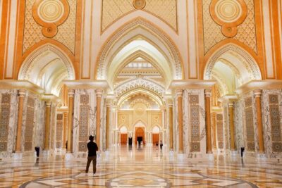 Dubai to Abu Dhabi Day Trip: Grand Mosque, Palace & Etihad Towers - Getting picked up in Dubai and settling into the 90-minute drive