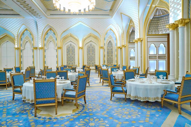 Dubai to Abu Dhabi Day Trip: Grand Mosque, Palace & Etihad Towers - Louvre Abu Dhabi photo stop: how to use 10 minutes well