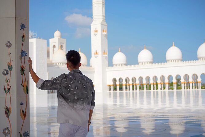 Dubai To Abu Dhabi: Grand Mosque, Royal Palace & Etihad Towers - Lunch at your pace: mosque-area options and a 1-hour break