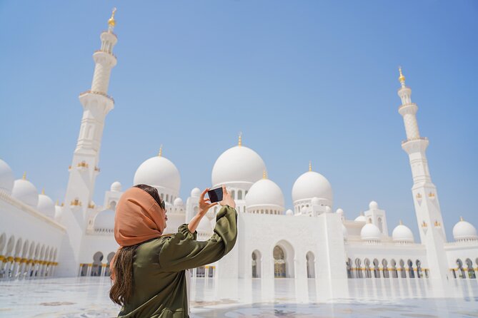 Dubai To Abu Dhabi: Grand Mosque, Royal Palace & Etihad Towers - Abu Dhabi Corniche drive: turquoise water views and skyline context
