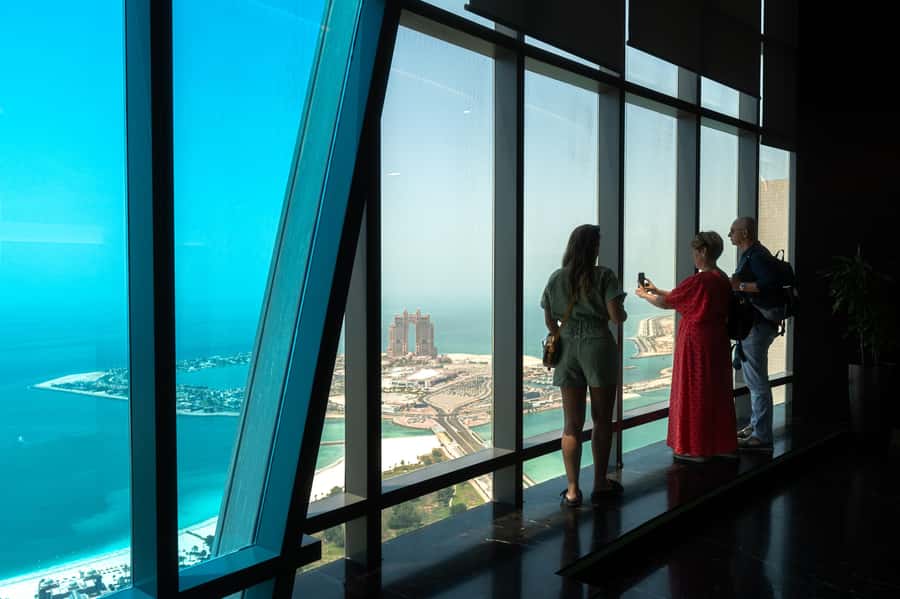 Dubai to Abu Dhabi Private Tour: Grand Mosque & Royal Palace - Sheikh Zayed Grand Mosque: what to notice (and how to stay comfortable)