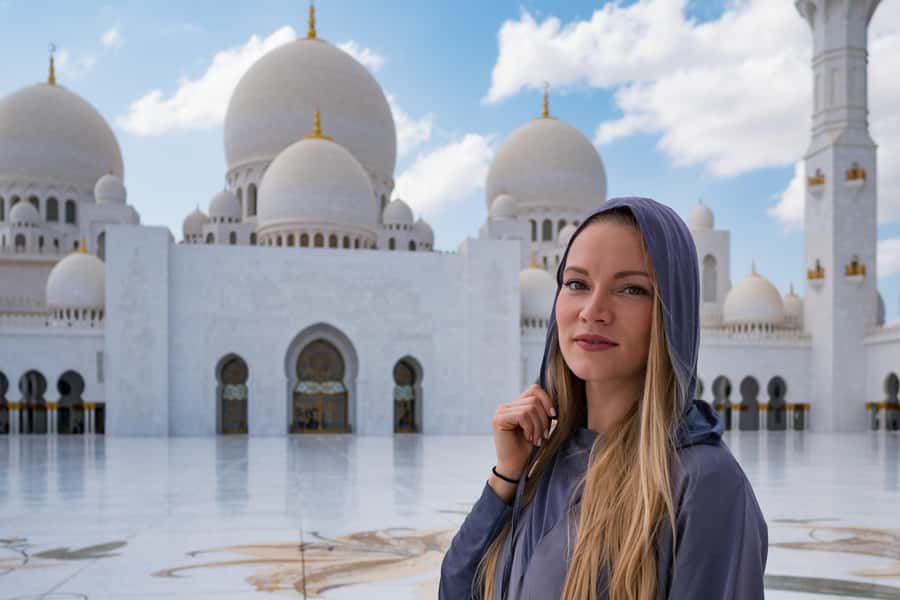 Dubai to Abu Dhabi Private Tour: Grand Mosque & Royal Palace - Abu Dhabi Corniche and landmarks: passing by with purpose