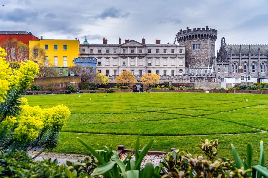Dublin: Book of Kells, Dublin Castle and Christ Church Tour - St. Andrew’s Church and the Molly Malone Statue: legends you can actually point at