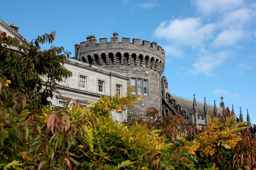 Dublin: Fast-Track Book of Kells Ticket & Dublin Castle Tour - Dublin Castle grounds: a 45-minute exterior tour that still feels real