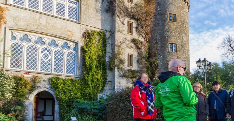 Dublin: Full-Day Howth and Malahide Castle Tour - Start at Hotel Gresham and ride out with a real guide