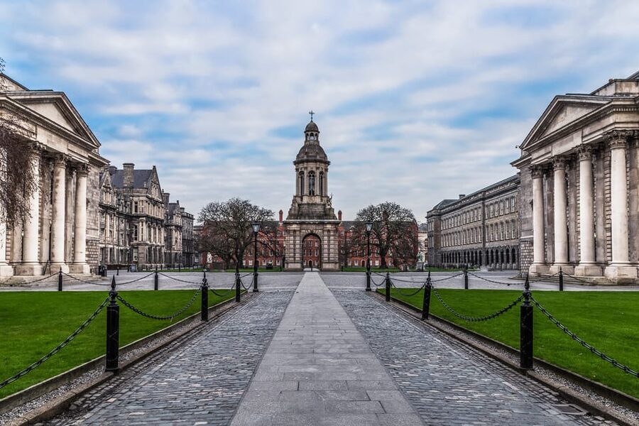 Dublin: St Patrick's, Book of Kells, and Dublin Castle Tour - Duration, walking pace, and what to bring