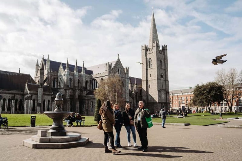 Dublin: Trinity College, Castle, Guinness and Whiskey Tour - Trinity College and the Book of Kells before the crowds arrive
