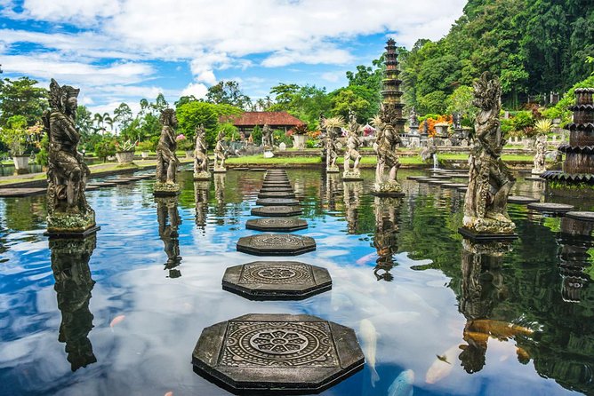 East Bali Tour: Gate of Heaven, Water Palace, Sleeping Gajah - Private driver/guide as photographer: why the best guides matter here