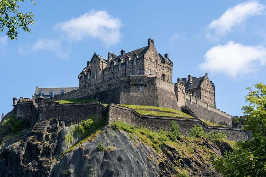 Edinburgh Castle: Express Guided Tour with Entry Ticket - Key highlights to look for on this one-hour castle hit