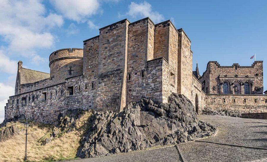 Edinburgh Castle: Express Guided Tour with Entry Ticket - Mons Meg and the Royal Palace: two stops that anchor your photos