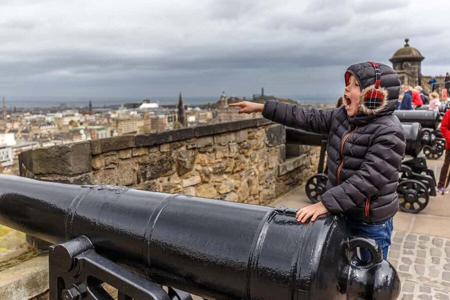 Edinburgh Castle: Express Guided Tour with Entry Ticket - What the 45-minute express guide really does for you