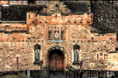 Edinburgh Castle Guided Tour - Tickets Included - The 90-minute castle grounds tour: what you get and what you don’t
