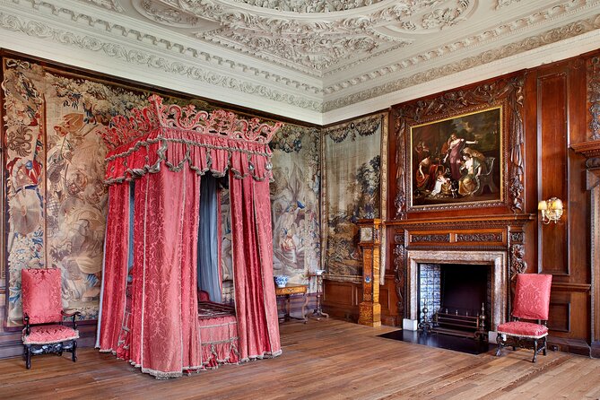 Edinburgh Castle Guided Walking Tour & Holyrood Palace Ticket - Stop 2: Palace of Holyroodhouse (1 hour guided with royal context)