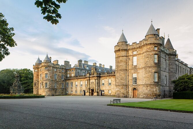 Edinburgh Castle Guided Walking Tour & Holyrood Palace Ticket - Who this tour suits best (and who should rethink it)