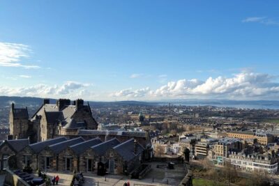 Edinburgh Castle Guided Walking Tour in English - The walk up: Royal Mile stories that set the scene