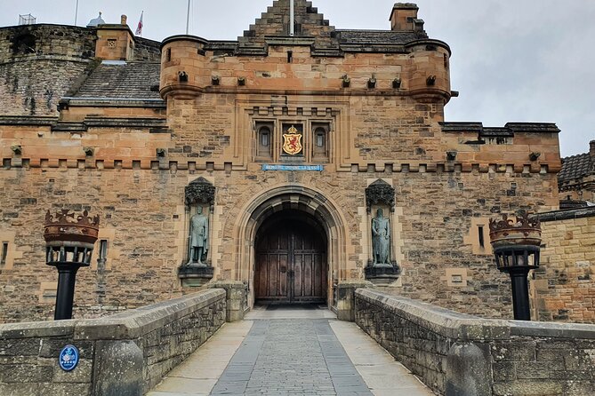 Edinburgh Castle Highlights Tour with Tickets, Map, and Guide - Who should book this tour (and who might not love it)