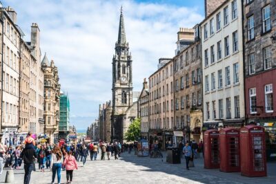 Edinburgh Castle & Old Town Small Group Guided Tour - Crosses, centuries of meaning, and why public symbols got controversial