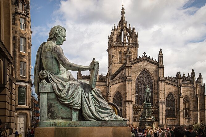 Edinburgh Castle & Royal Mile Walking Tour - Ticket Included - Royal Mile to Mercat Cross: a fast, clear way to get oriented