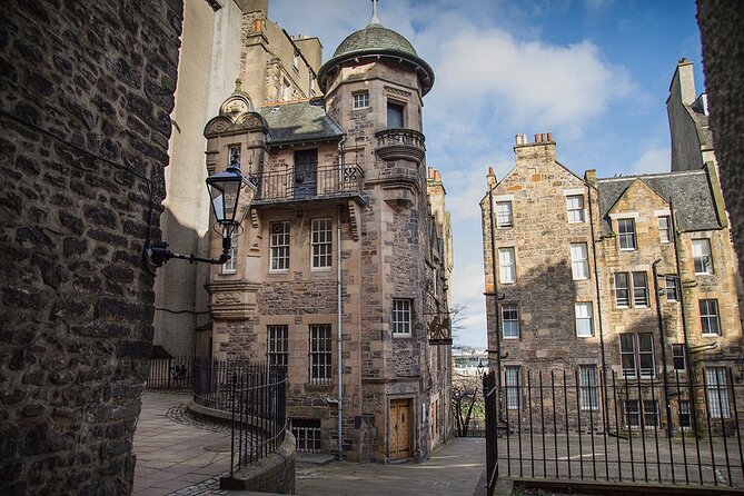 Edinburgh Castle & Royal Mile Walking Tour - Ticket Included - Price and group size: value for a 2-hour-plus history walk
