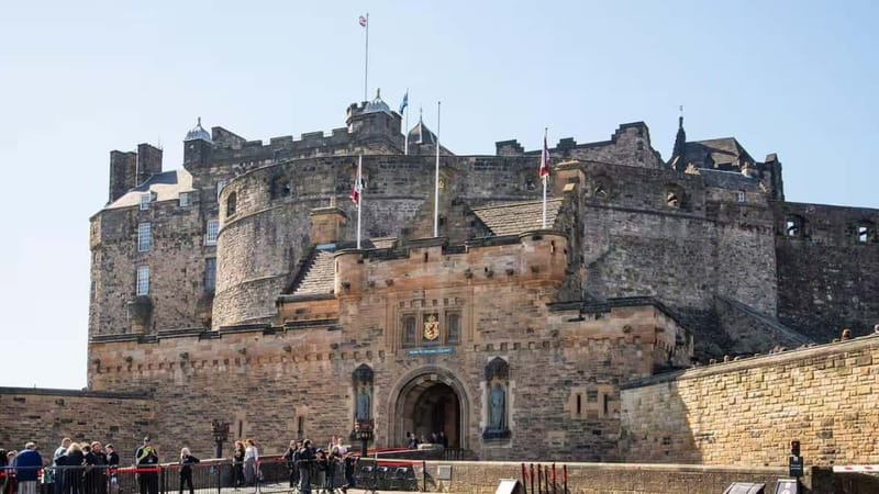 Edinburgh: Edinburgh Castle Guided History Tour with Tickets - Who should book, and who should skip it