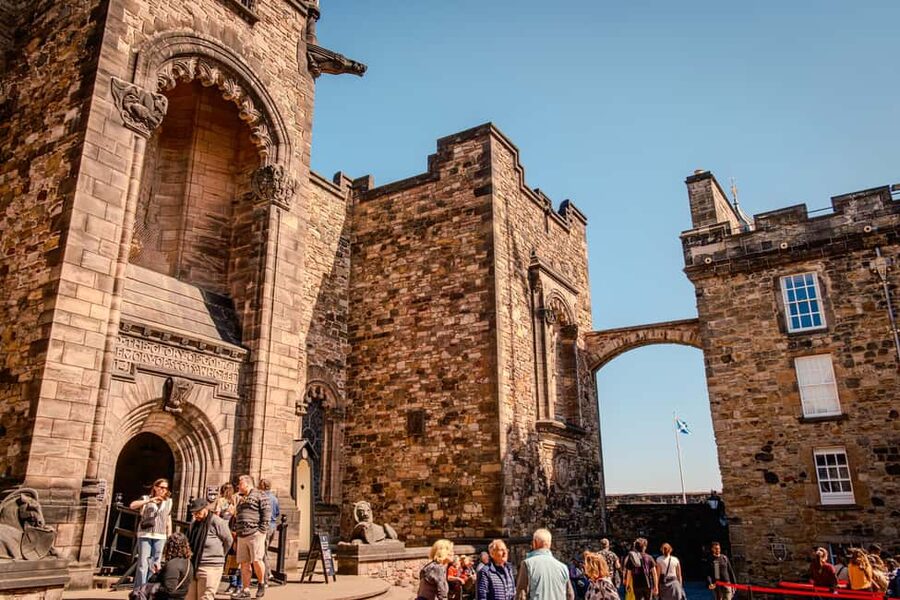 Edinburgh: Edinburgh Castle Tickets & Tour with Kilted Guide - Crown Jewels and St. Margaret’s Chapel: How to Enjoy Them Without Rushing