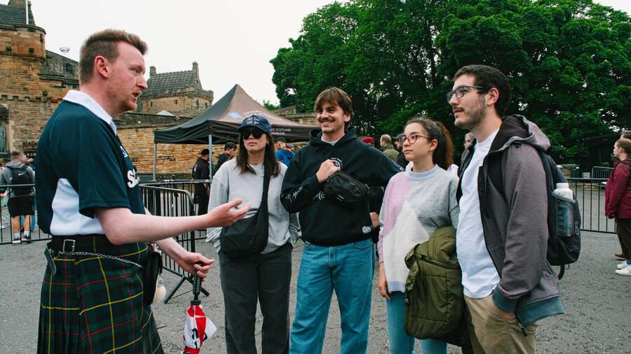 Edinburgh: Edinburgh Castle Tickets & Tour with Kilted Guide - The Viewpoints: Why Castle Rock Feels Strategic