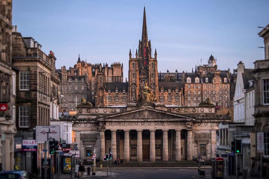 Edinburgh: Full-Day Walking Tour with Edinburgh Castle - Getting Oriented Fast on Hope Street