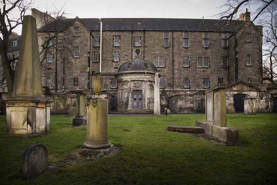 Edinburgh: Full-Day Walking Tour with Edinburgh Castle - Edinburgh Castle: External Guidance, Big Ticket Value