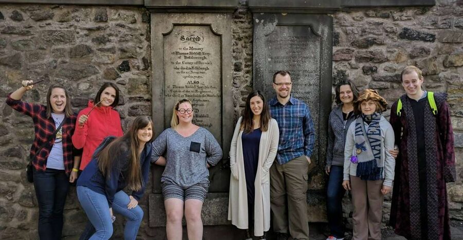 Edinburgh: Harry Potter Tour with Entry to Edinburgh Castle - Greyfriars Kirkyard and Tom Riddle’s Grave: where fiction meets stone