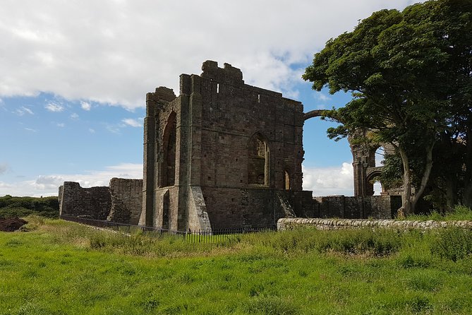 Edinburgh: Holy Island, Alnwick Castle & Kingdom of Northumbria - Who this day trip suits best