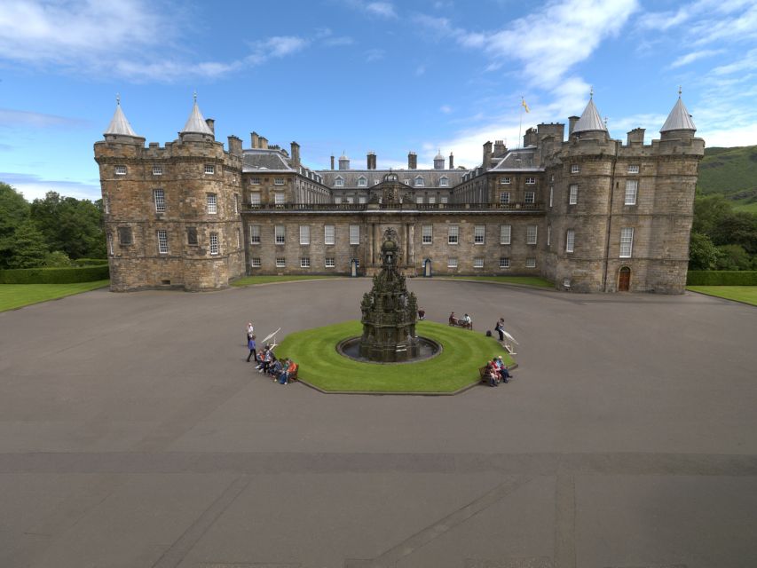 Edinburgh: Palace of Holyroodhouse Entry Ticket - Holyrood Abbey ruins: the 12th-century reset