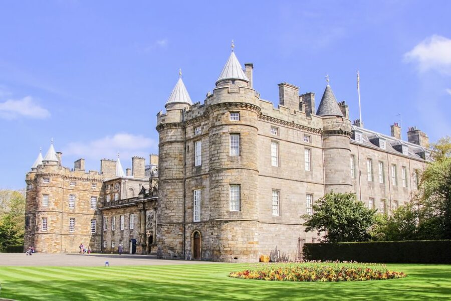 Edinburgh: Palace of Holyroodhouse Entry Ticket - Café at the Palace: your break without derailing the visit