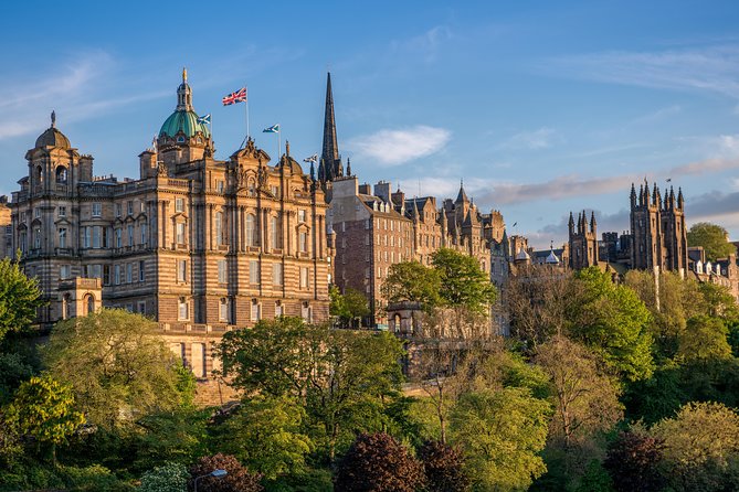 Edinburgh Rail Trip from London with Castle entry and Hop-on Hop-off bus - St Giles area and the Royal Mile: the best way to feel Old Town fast